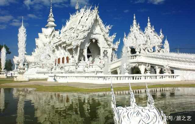 泰国最奇特的寺庙，佛塔共17层被巨龙缠绕，游客想要登顶非常困难