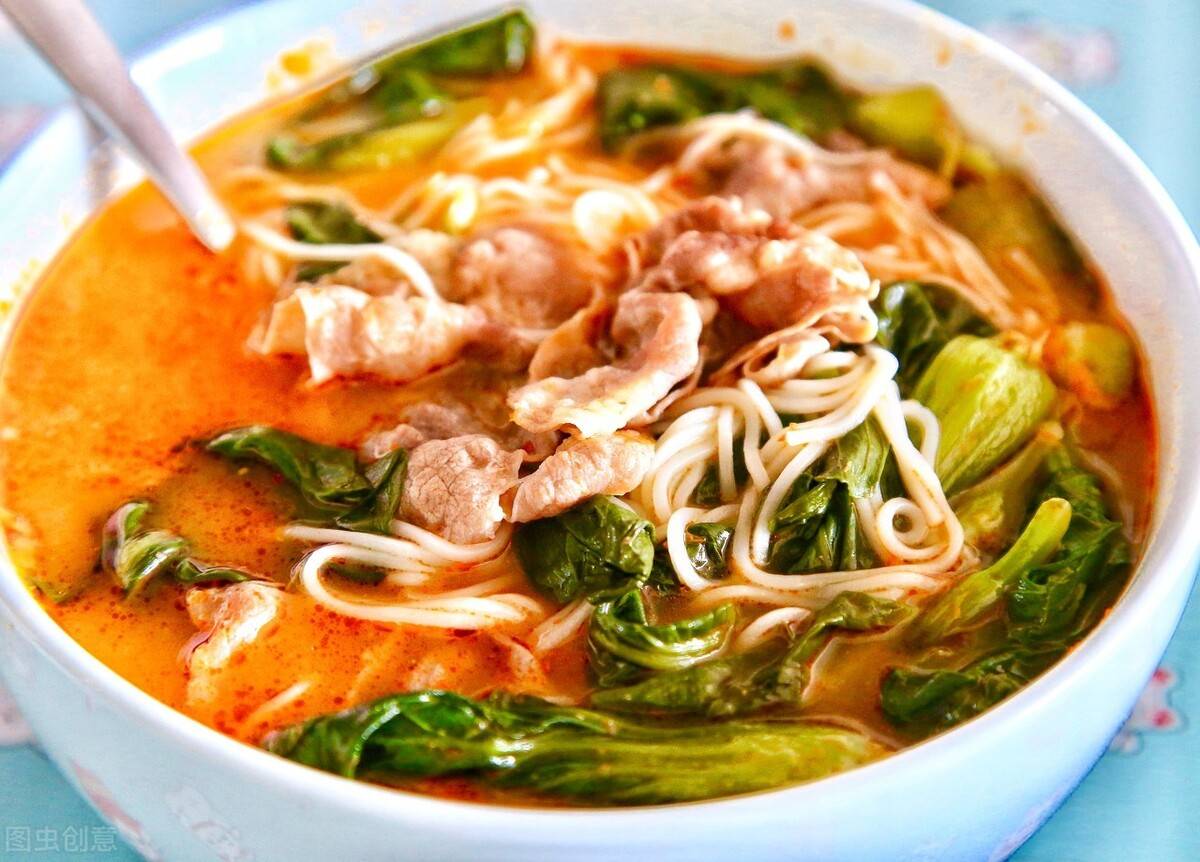 酸辣肥牛面,鲜香开胃的家常美食,快手又美味,10分钟搞定一餐