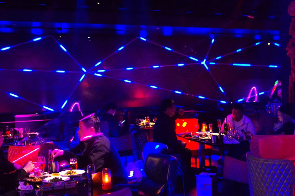 走喝酒去享颂酒吧畅享夏桐美味起泡酒