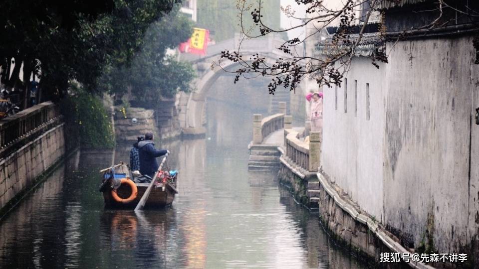 江南六大古镇，江苏浙江各占一半，究竟哪个省的古镇更值得一游？