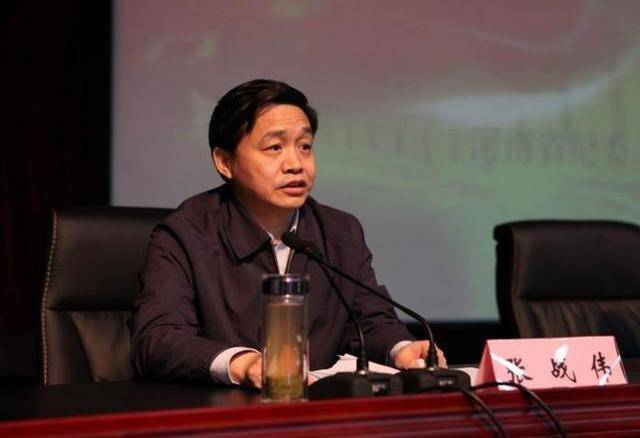 "掌掴书记"被免职,职场被上司辱骂掌掴该怎么维权?_张战伟