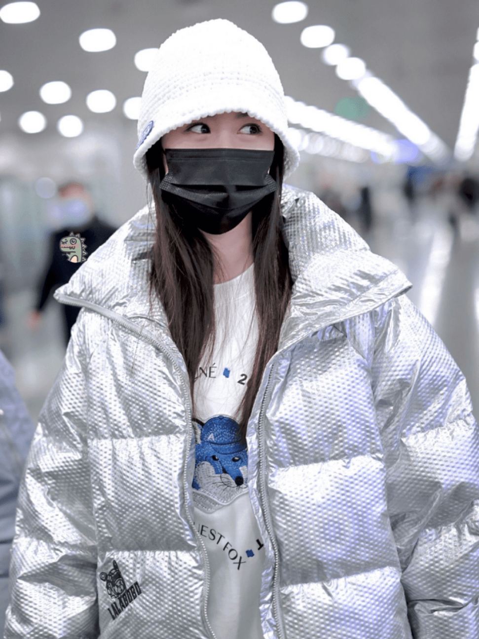 袁冰妍的羽绒服穿搭保暖又显瘦!短款时尚显腿长,长款大气有气场