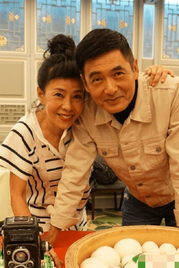 原创周润发与陈荟莲结婚33年膝下无子并表示死后把财产捐出