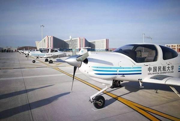 飞行专业排名_御剑飞行图片(3)