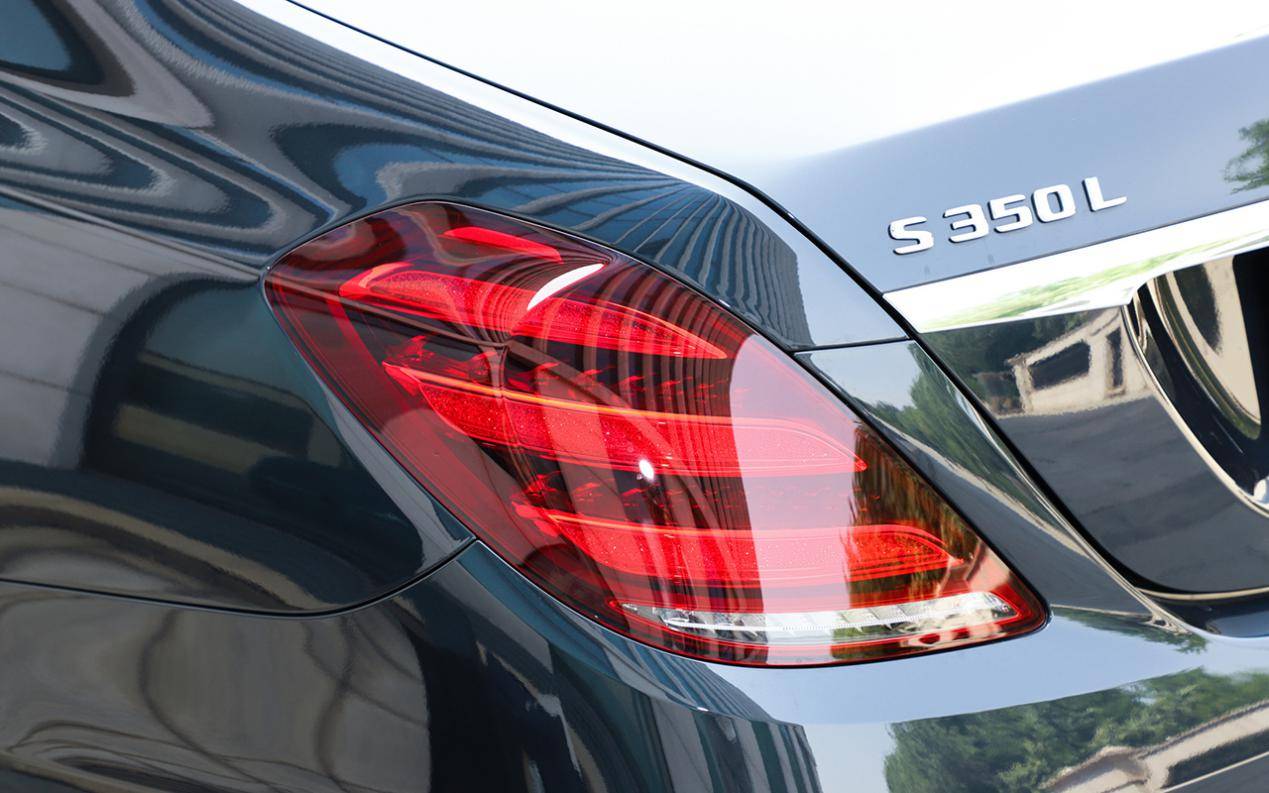 全新奔驰s级实车到店,外观不再优雅,内饰大改,老板们还买吗?