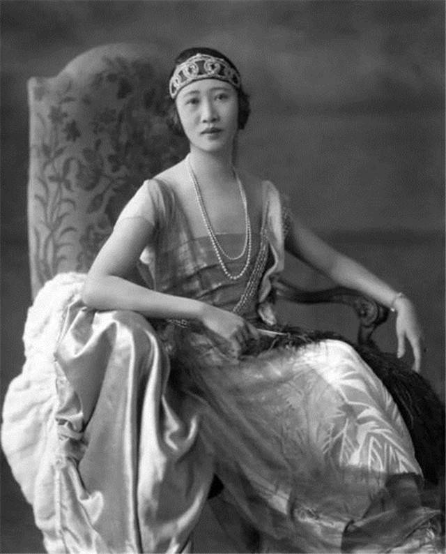 黄蕙兰:66岁与顾维钧离婚,同年丈夫再娶,她却靠演讲挣钱度日