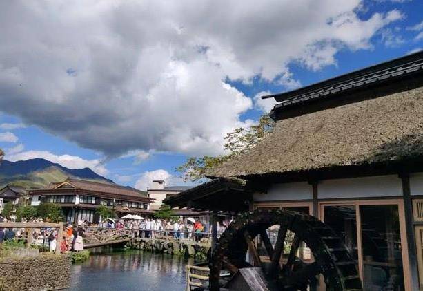 日本一个知名景区，被誉为是日本的九寨沟，引无数游客前来参观