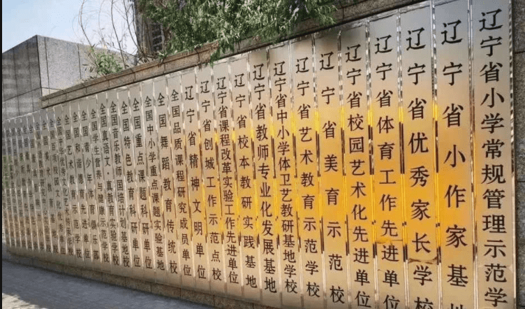 原创
开心一刻:小姑子考上大学的时候,我送了一块浪琴手表给她,我们家一直……