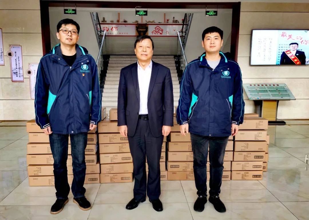 仇兆兵董事长情暖师生北洋食品12万名牌美食赠青岛通济实验学校