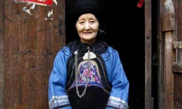 中国最后一位压寨夫人，16岁嫁给土匪头子，孀居64年无怨无悔！