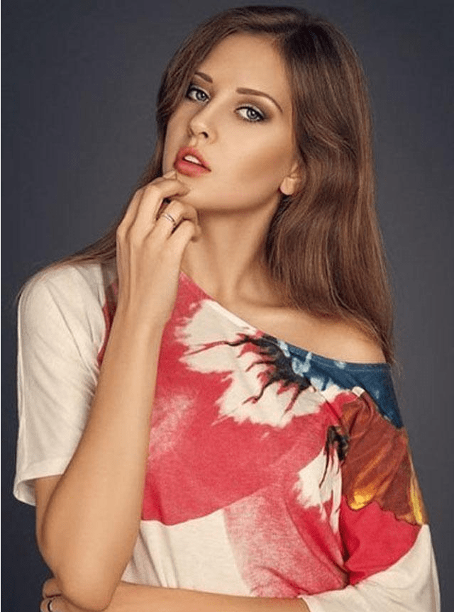 俄罗斯排球女神,皮肤白皙美过惠若琪,因这一点退役,成知名模特_艾丽莎