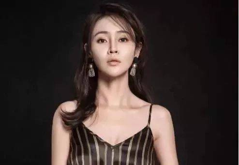 贵姐于明加出道9年不红低调嫁入豪门被老公独宠8年