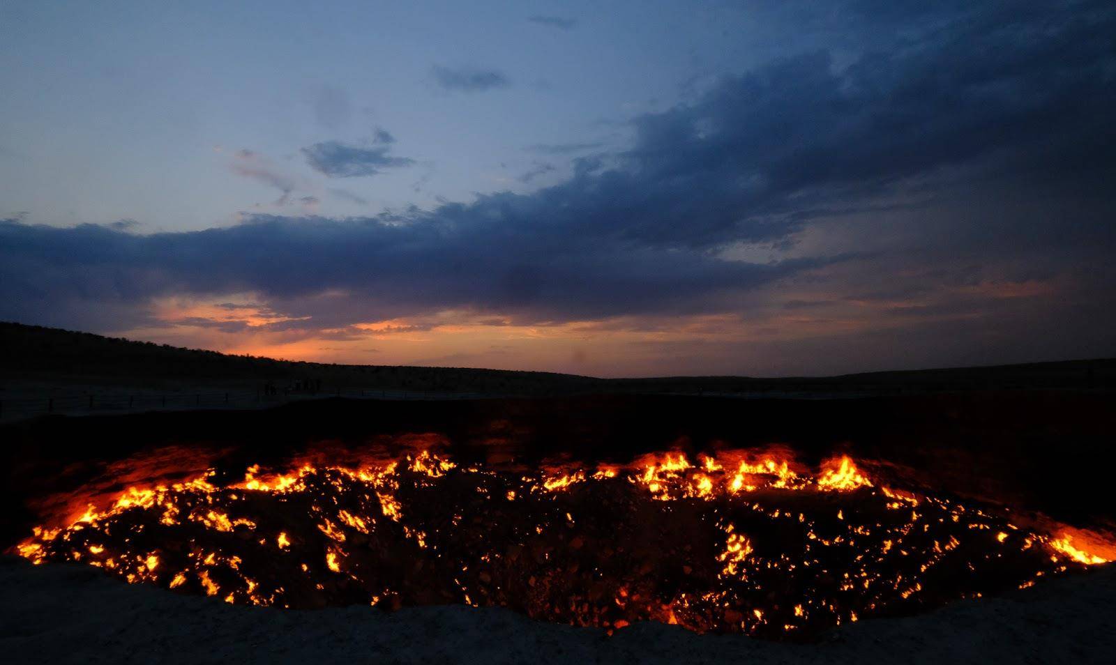 土库曼斯坦荒凉沙漠中,一座地狱之门燃烧了50年!