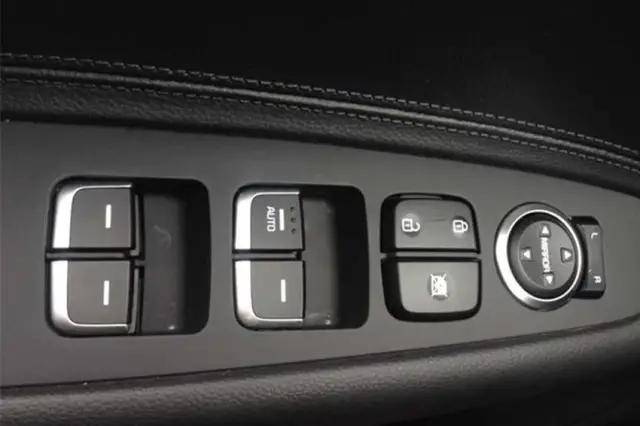 汽车auto键的3大功能,有人车开报废了还不会用,你用过几个呢?