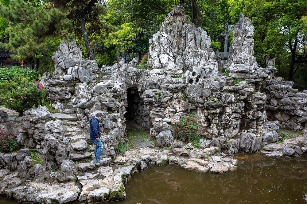 它被誉为"南京第一园",身处喧嚣的闹市中,却非常的冷清_假山