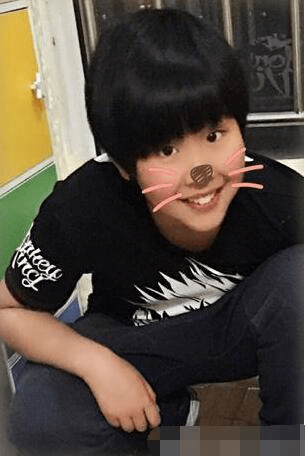 从小失去父亲,一夜成名变当红主持人,嫁上级领导儿子是个大才子_方琼