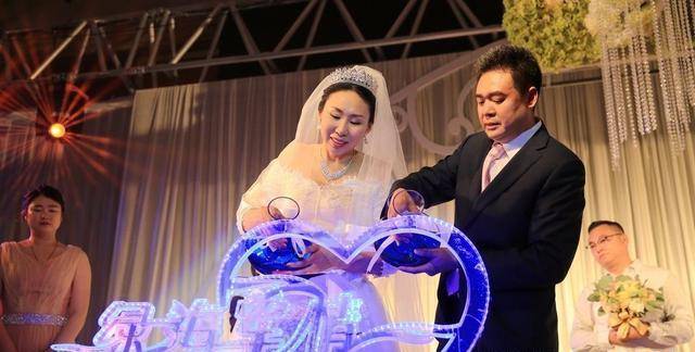 被誉为中国女篮的"科比",退役后嫁成熟军官老公,女儿面容甜美_苗立杰