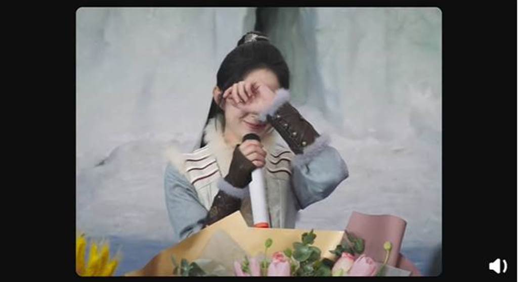 原创赵丽颖有翡杀青哭了手遮脸仍泪不停让人心疼