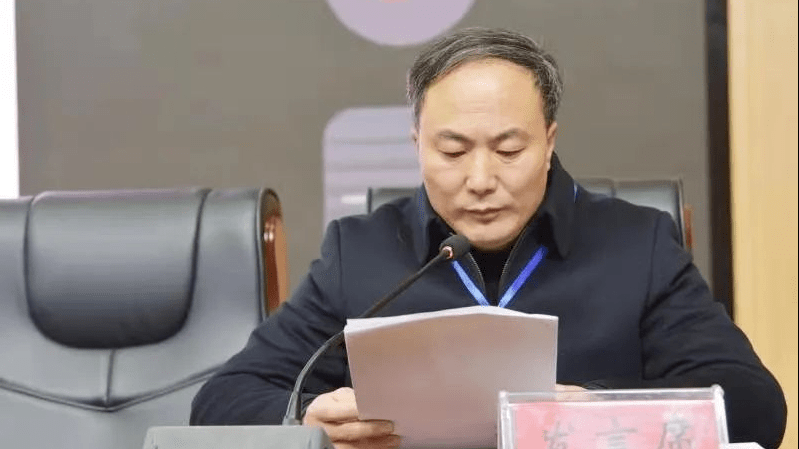 接着,校党委委员曹金华宣读了息县一高1月份教职工表彰名单和本学期