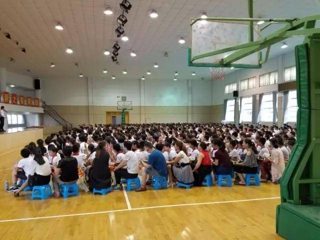 之所以有爱,是因为懂得感恩—凌宇老师浙江省宁波市雅戈尔中学感恩