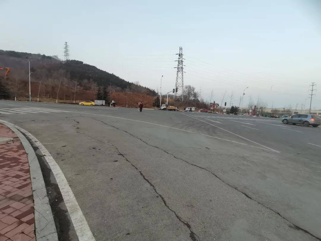 万科御龙山距离观海路只有1.