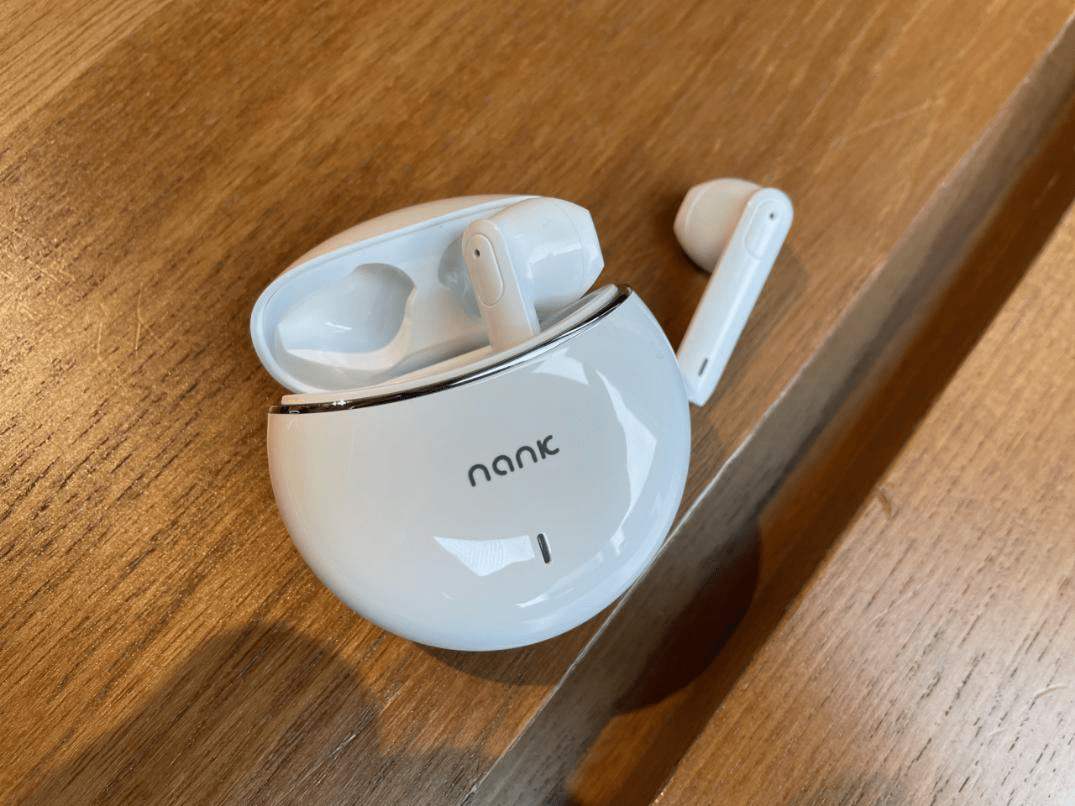 外观好看的蓝牙耳机 590e3b7da55a412b8b164a8d85f9a6f9.png