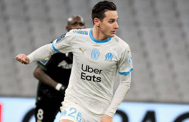 积分榜上,马赛少赛一轮积32分,而榜首的大巴黎是42分,就连第二名里尔