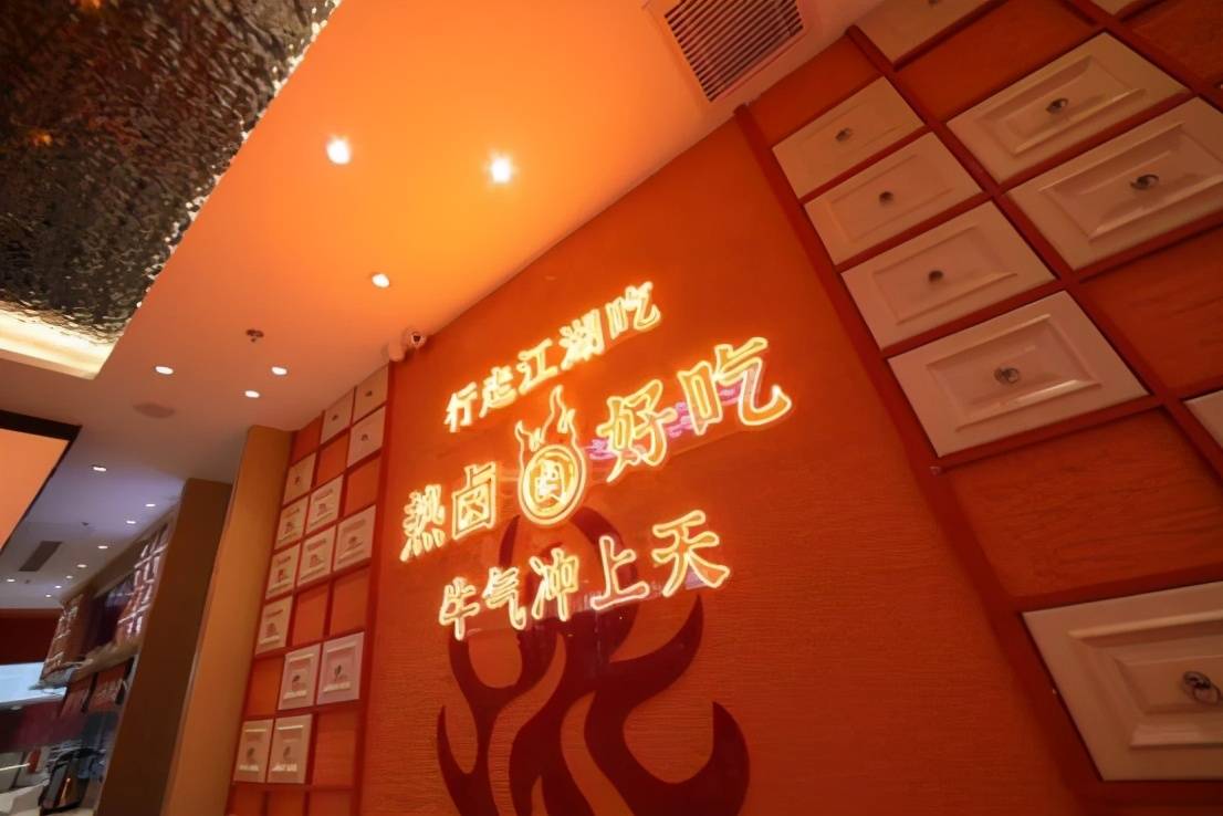 无毛肚·不火锅, 九鼎轩脆毛肚火锅以爽脆的口感吸引了大批美食爱好者