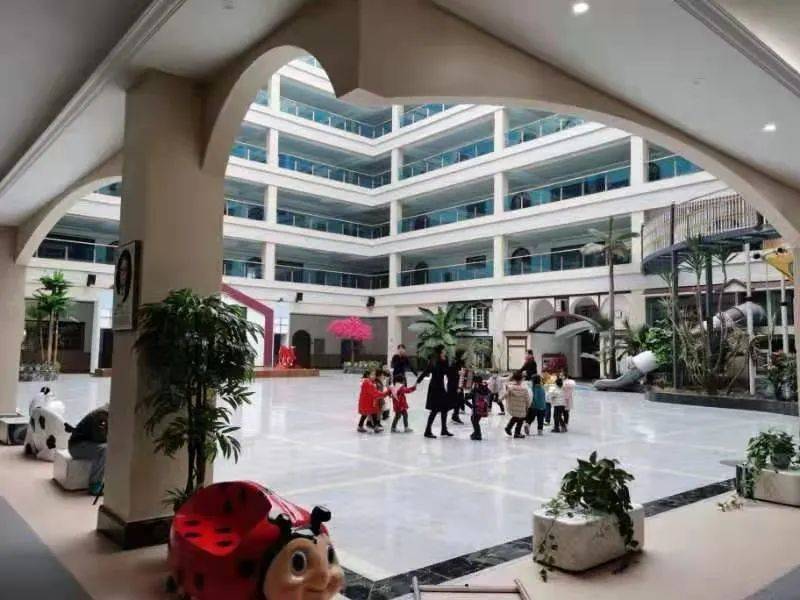 2019年,商城县崇福国际幼儿园成功请来了李萍这位幼儿教育专家担任