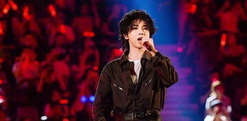 大家怎么说华晨宇 46dc4619ba7d436798b4b0afe7b51fb0.jpeg