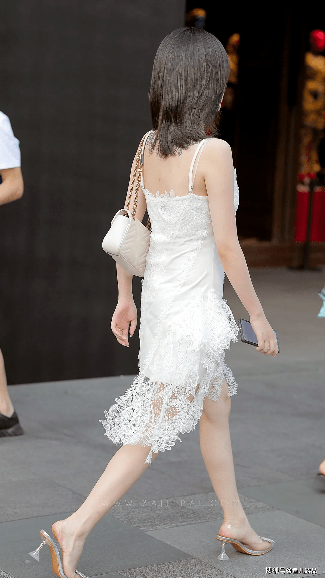 街拍蕾丝吊带长裙穿搭时尚又性感穿出气质穿出女人味