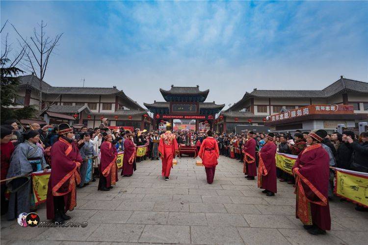 还原周朝祭拜仪式，比泰山封禅还早八百年，是当地最有气势的演出