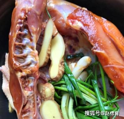 电饭煲焖鸡要腌制吗 cad6eec531b64e649eb236c4314d4547.jpeg