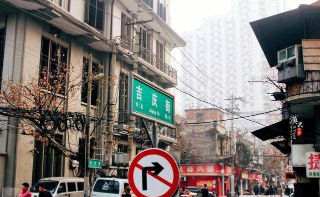武汉最著名的夜宵老街，斥资5个亿升级，游客量大不如从前？