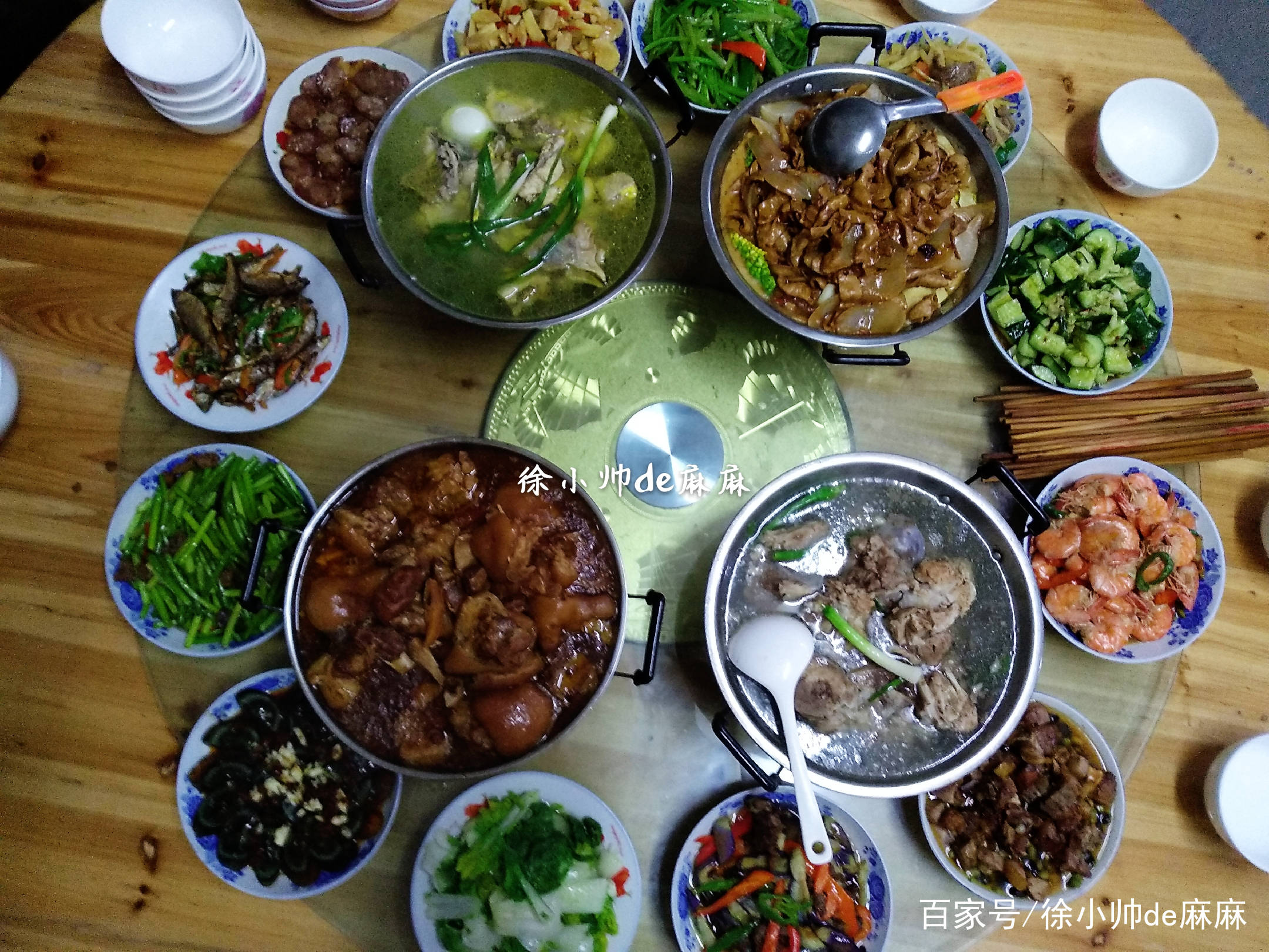 晒晒农村请客的宴席一桌16个菜比不上城里的好看可是很好吃