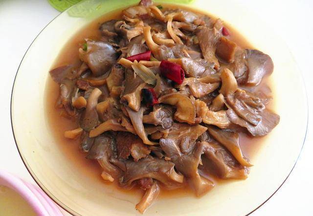 蘑菇干炒肉做法 ddaf6c3a945d4902b65a422307502021.jpeg