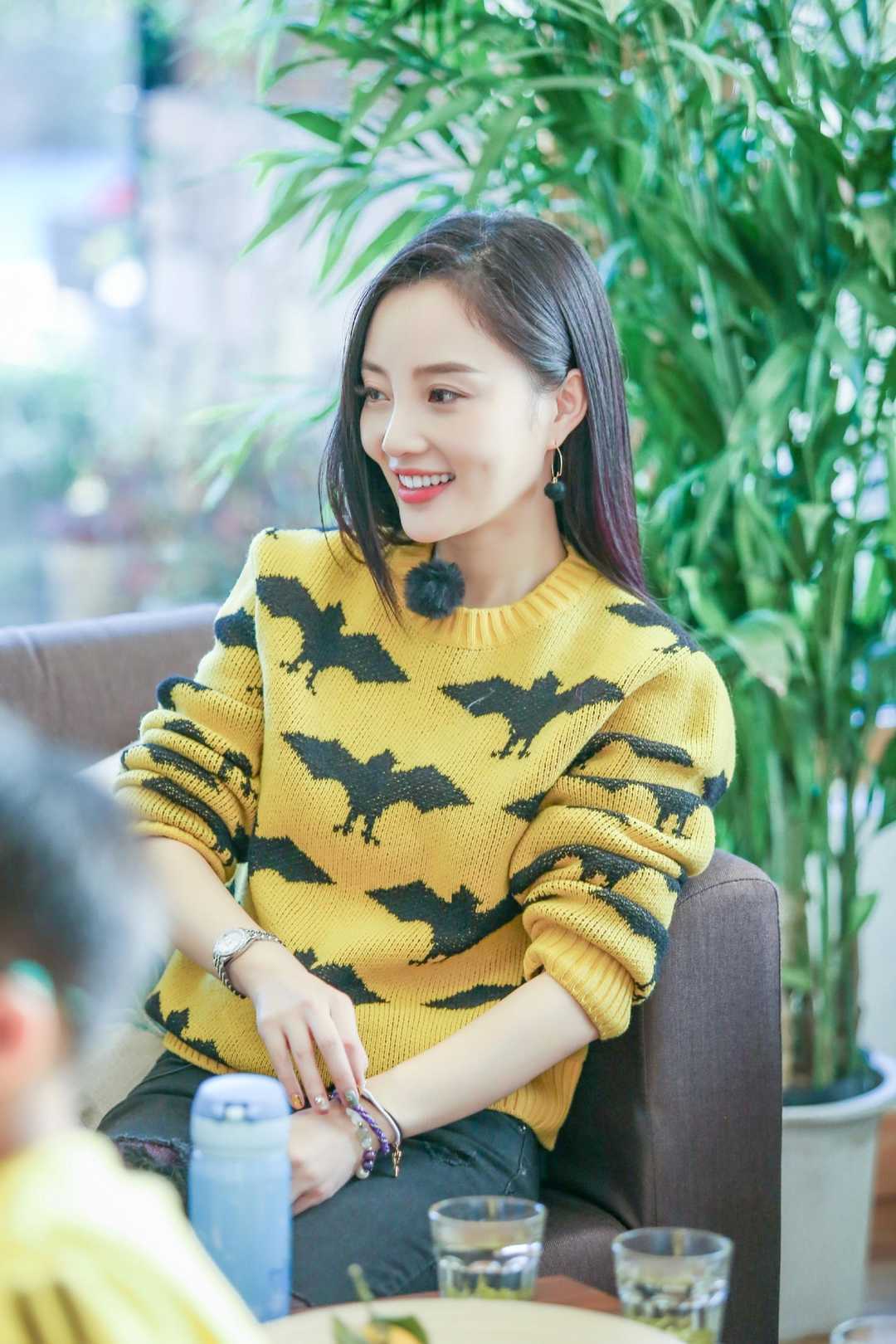 原创李小璐真会穿使用下衣失踪穿搭法洋气俏皮显高又显瘦