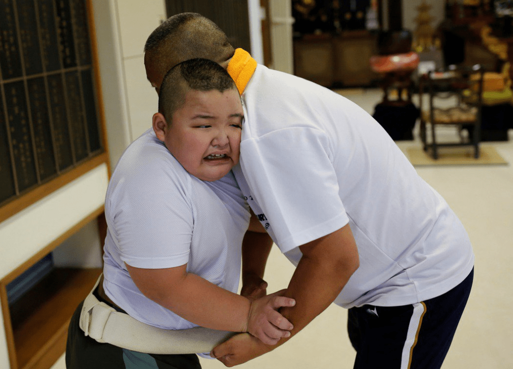 斗魂父与子:小学生相扑的修行之路_训练