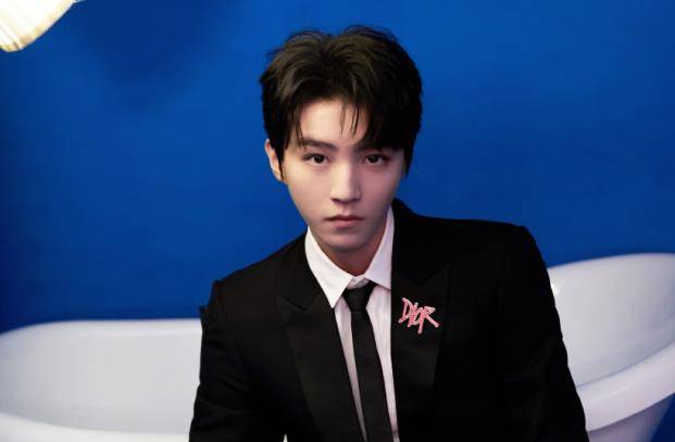 在三小只单独发展后,小马哥继续跟王俊凯,而经纪人则换成了杨柳.