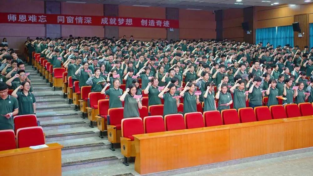 逢一必争遇冠必夺凌宇老师杭州市富阳区场口中学高三高考励志演讲会