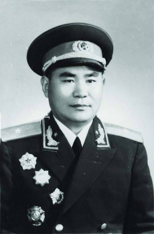 师长杨大易少将,政委李吉泰大校,副师长李忠信1964年少将