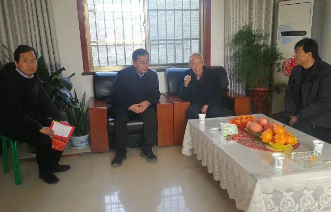 扶风县县长齐军建开展节前慰问活动