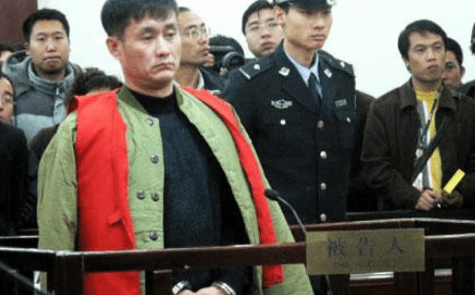 他曾是兵王后却拖累全家沦为阶下囚抢劫200余万花五分钟