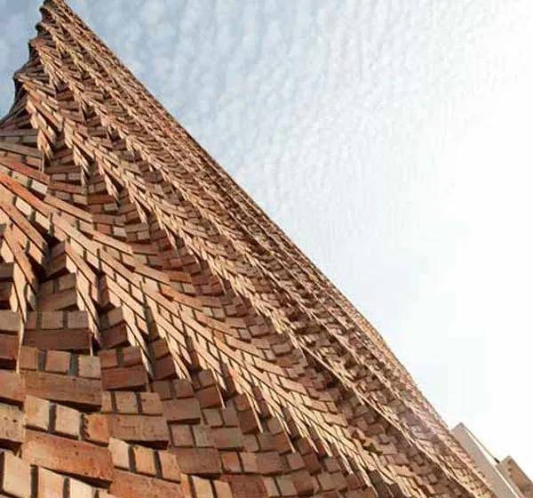 3种不同风格的砖墙建筑别具特色