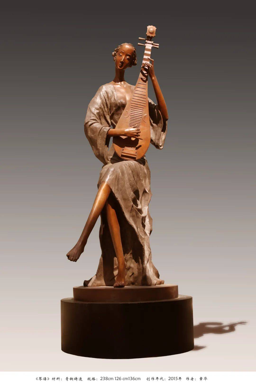 雕塑家章华雕刻记忆和青春之美