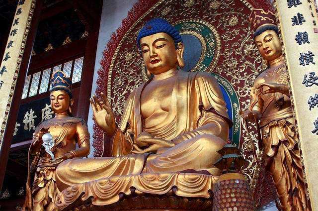 为什么寺庙禁止游客对佛像进行拍照？不是迷信，而是另有隐情