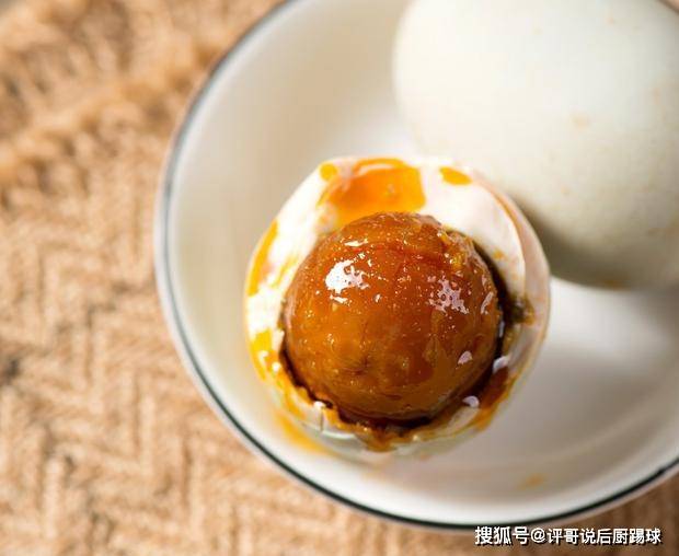 海鸭蛋怎么做才能吃 a30b4ccb7fbc41a7be6c7f861f21ff89.jpeg