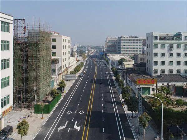 (拍摄者 张武鹏)秀川路(凤新二路—凤东路)秀川