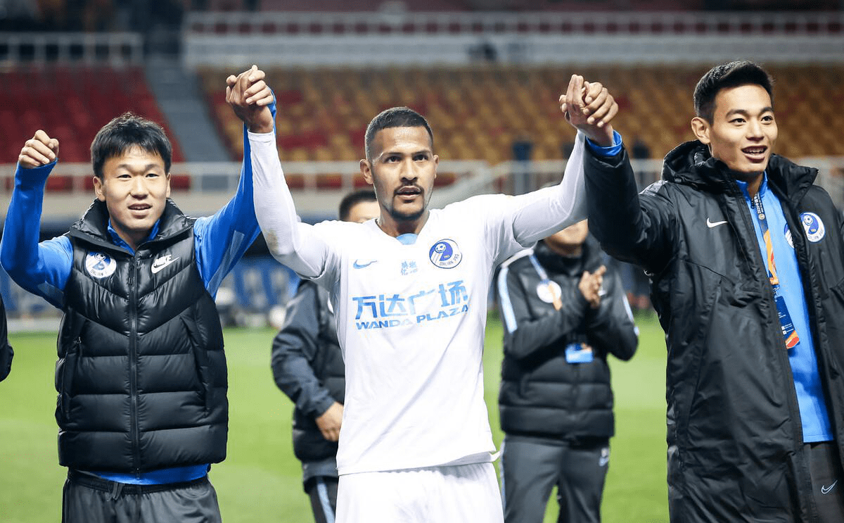 日前,根据俄罗斯媒体"championat"报道,大连队金靴级中锋龙东有接近