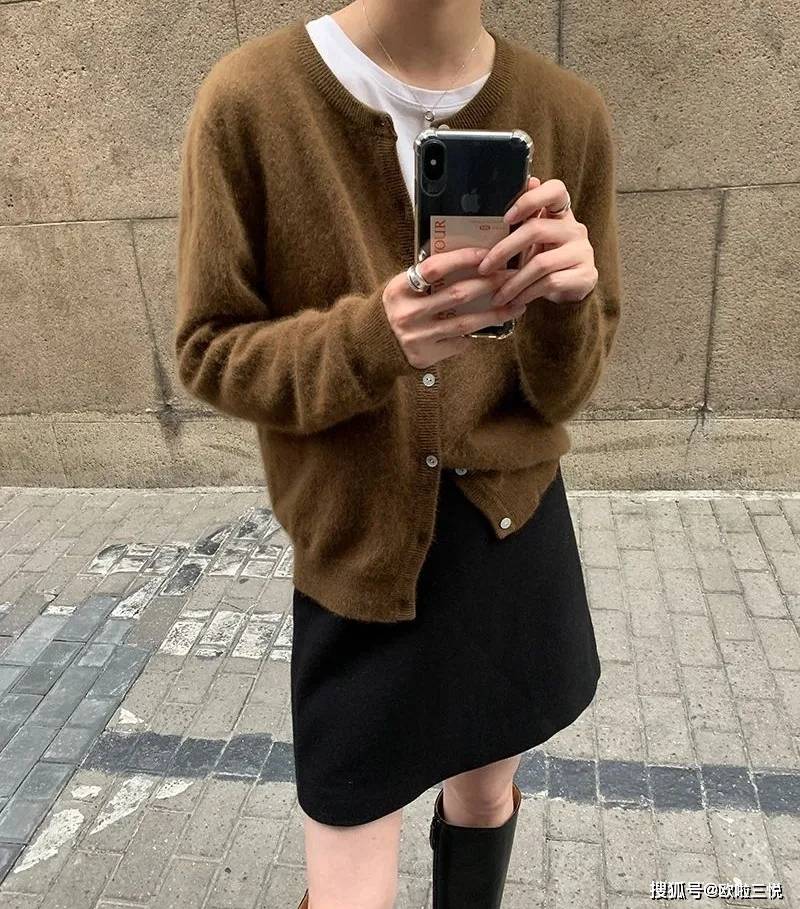 怎么样穿搭好看显白 2df6d9d0a57c45479d2426a031f2eeb8.jpeg